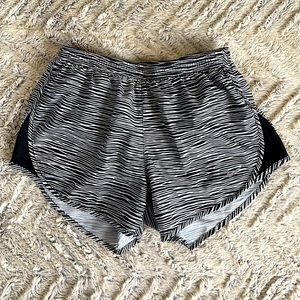 Nike Dri-FIT Tempo Women’s XS black and white Loose Fit Running Shorts Lined